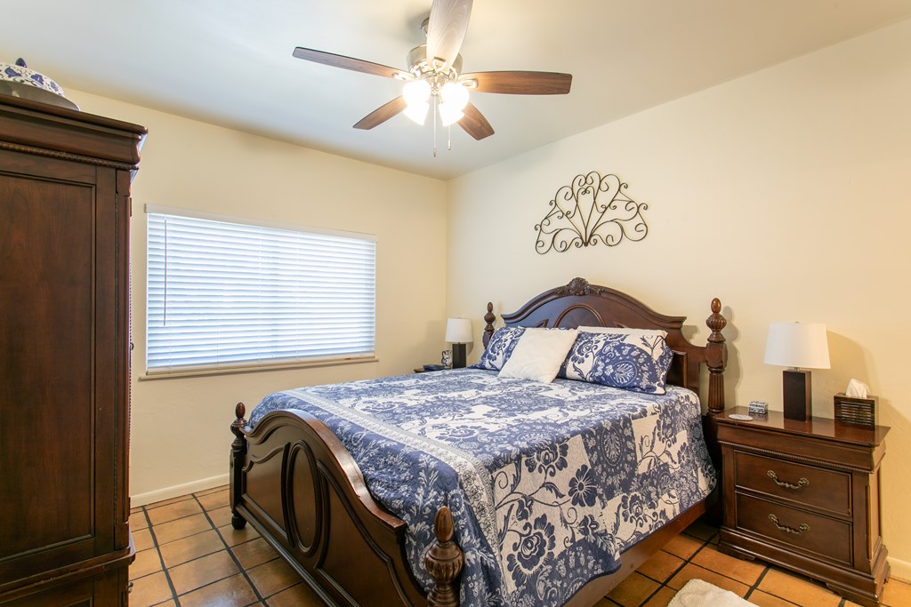 541 D Sand Bend Kerrville, TX 78028 - Photo 21 of 41 a bedroom with a bed and a window