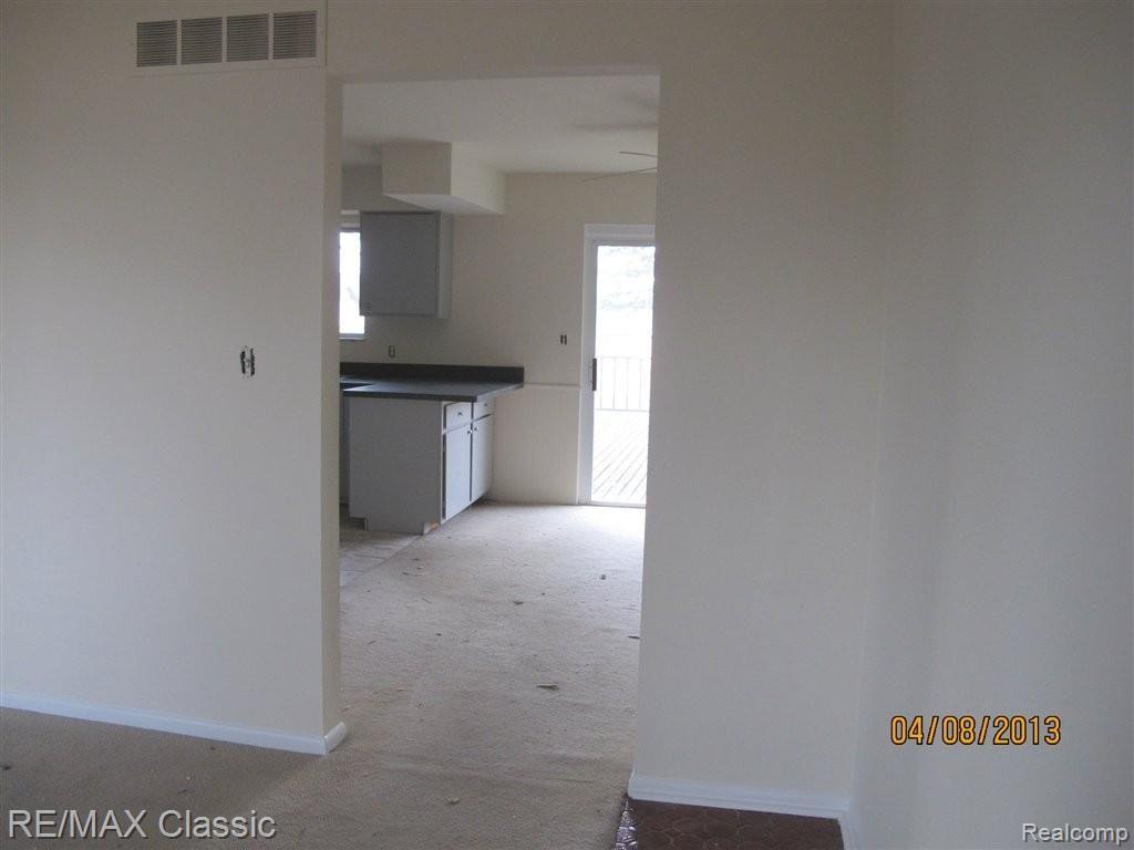 1436 South Hickory Ridge Road Milford, MI 48380 - Photo 2 of 11 IMG_0041_2.JPG