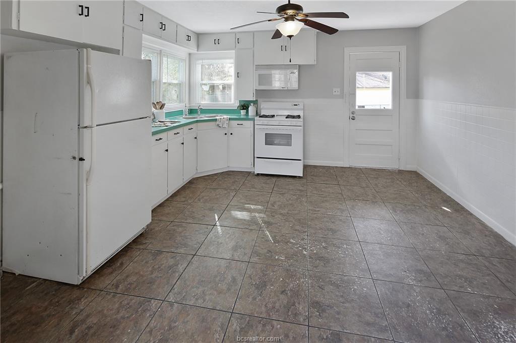 1504 Baker Avenue Bryan, TX 77803 - Photo 6 of 17