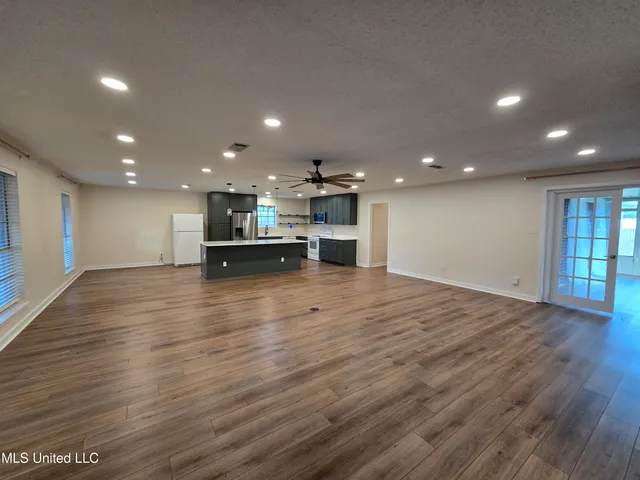 $1,900 | 2194 George Walton Drive, Biloxi, MS 39531