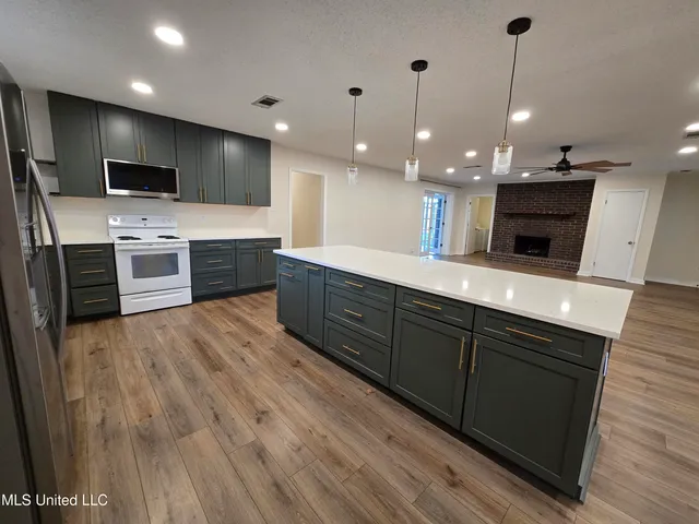 $1,900 | 2194 George Walton Drive, Biloxi, MS 39531