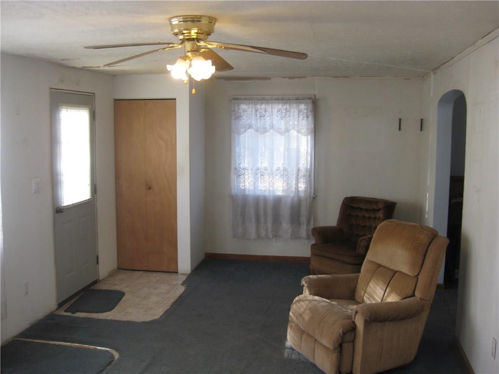2713 Scrubgrass Road Grove City, PA 16127 - Photo 6 of 12 Living Room