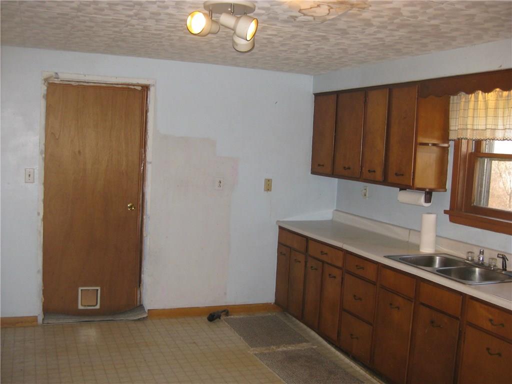 2713 Scrubgrass Road Grove City, PA 16127 - Photo 7 of 12 Kitchen