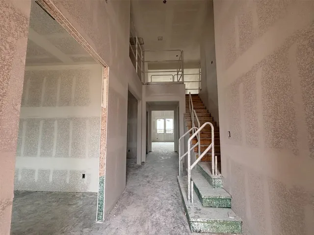 a view of a livingroom with furniture