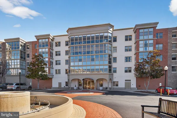 $359,500 | 19360 Magnolia Grove Square, Unit 108, Leesburg, VA 20176