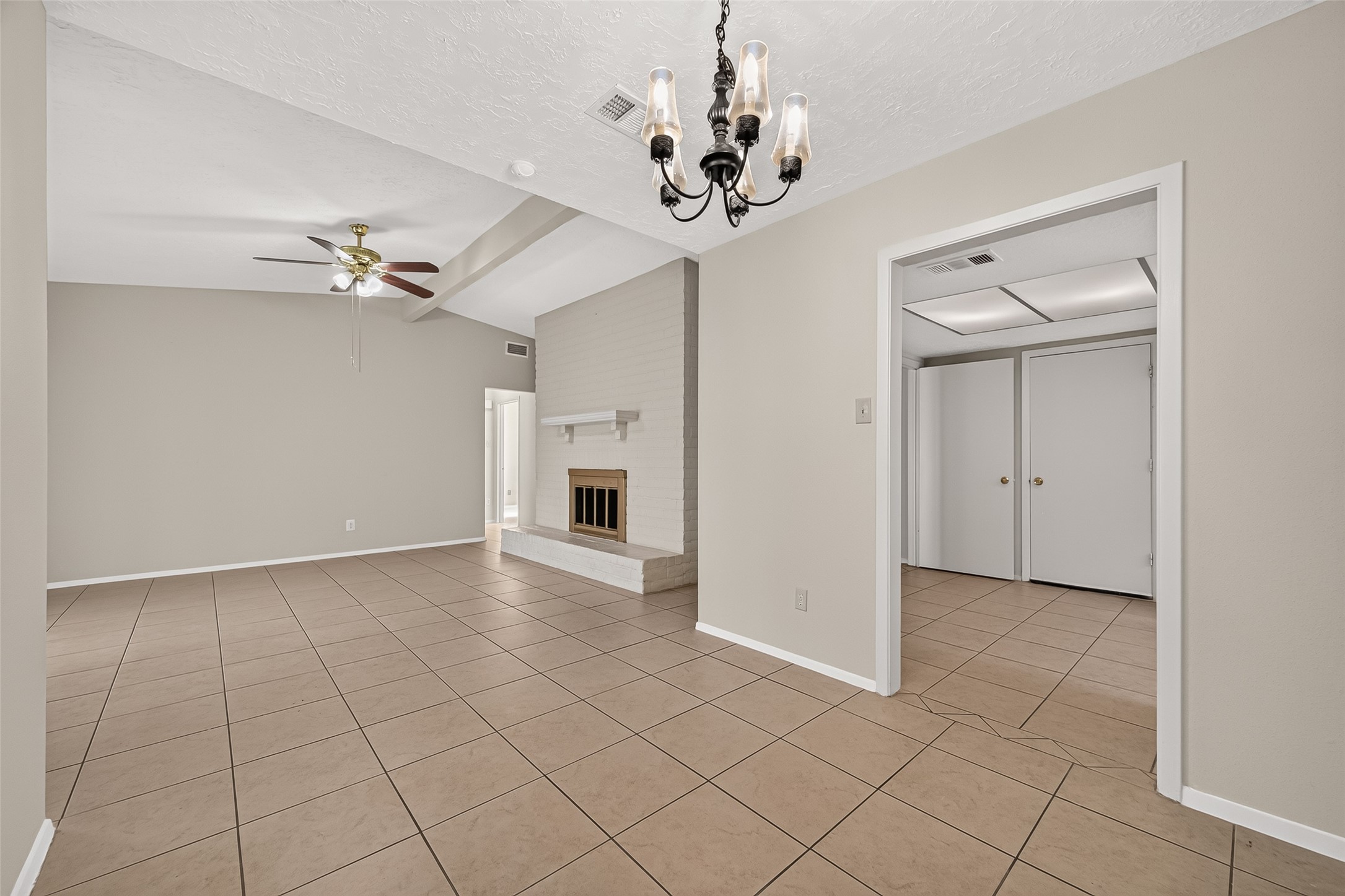 8638 Little River Road Houston, TX 77064 - Photo 15 of 39 Dining Room connected to kitchen.