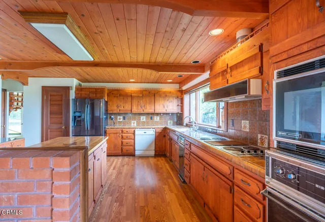 $1,675,000 | 33451 Little Valley Road, Fort Bragg, CA 95437