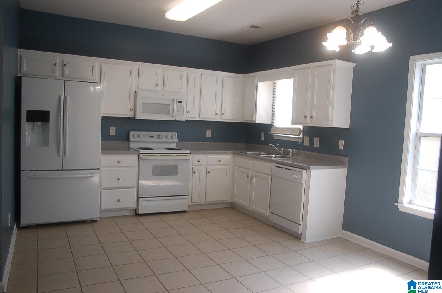 385 Walker Way Pelham, AL 35124 - Photo 4 of 20