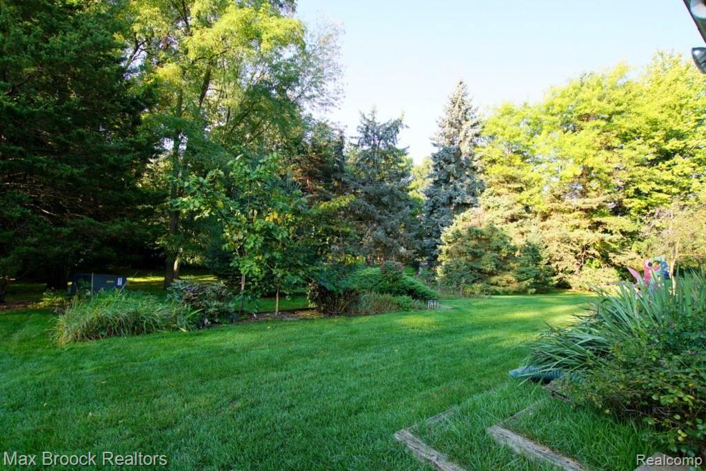36296 Fredericksburg Road Farmington Hills, MI 48331 - Photo 26 of 30