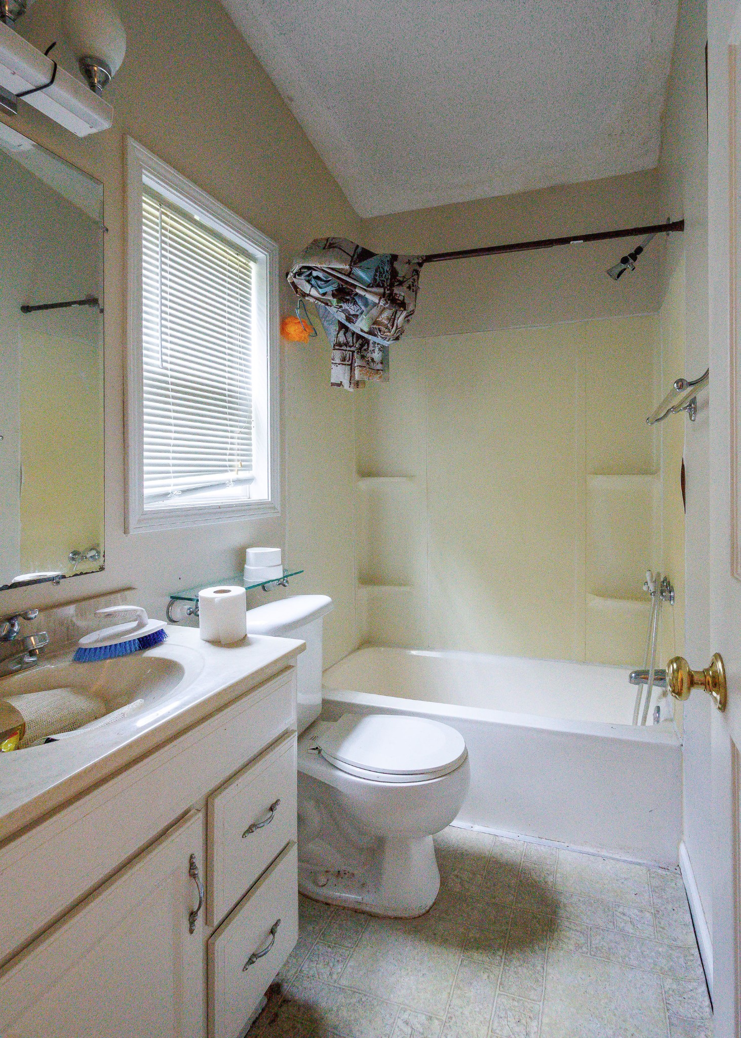 229 Craig Road Monterey, TN 38574 - Photo 7 of 18 a bathroom with a sink a toilet and a bathtub