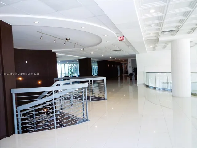 $680,000 | 5701 Collins Avenue, Unit 1619, Miami Beach, FL 33140
