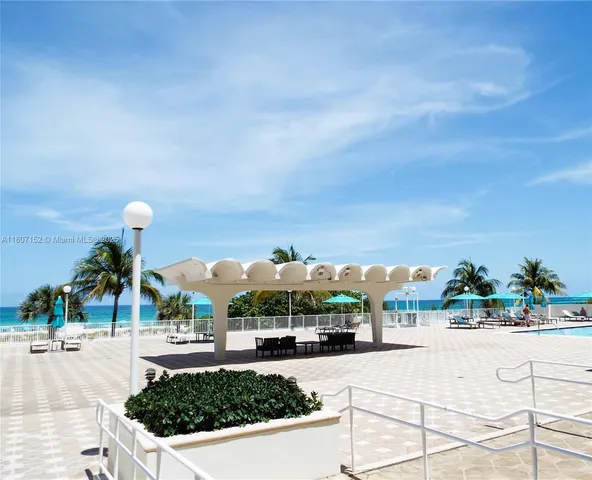 $680,000 | 5701 Collins Avenue, Unit 1619, Miami Beach, FL 33140