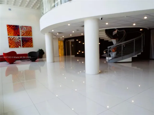 $680,000 | 5701 Collins Avenue, Unit 1619, Miami Beach, FL 33140