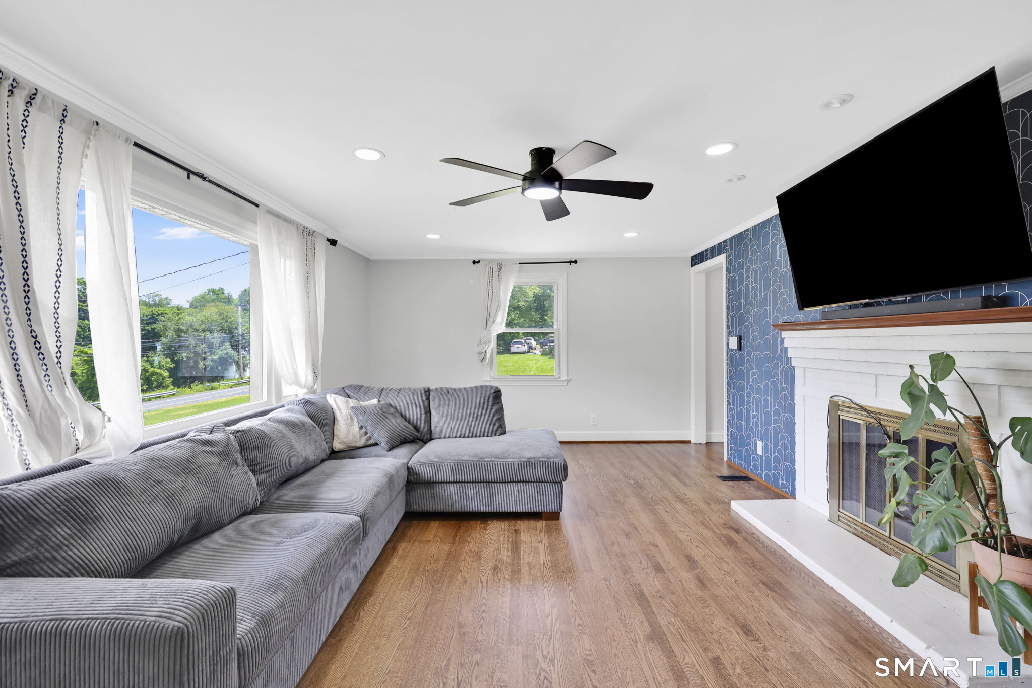 359 Oakland Road South Windsor, CT 06074 - Photo 8 of 37