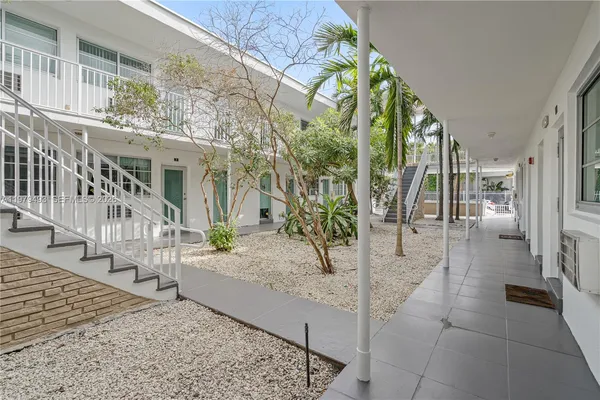 a view of an entryway front of a house