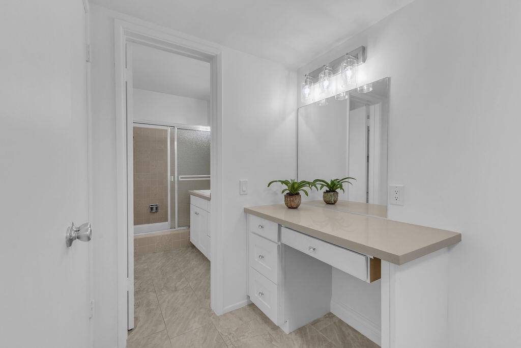 2033 Ramon Road, Unit 7A Palm Springs, CA 92264 - Photo 14 of 21 Primary bath