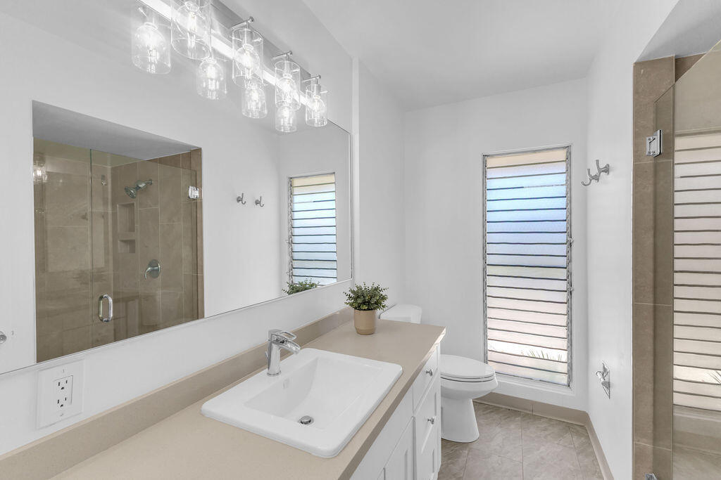 2033 Ramon Road, Unit 7A Palm Springs, CA 92264 - Photo 16 of 21 Guest bath