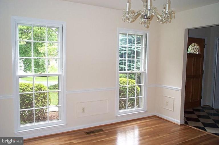 9040 Rouen Lane Potomac, MD 20854 - Photo 11 of 17 Dining room