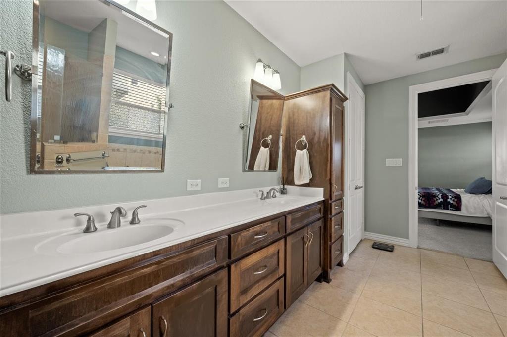 7613 Eagle Ridge Circle Fort Worth, TX 76179 - Photo 23 of 40 Primary Bathroom