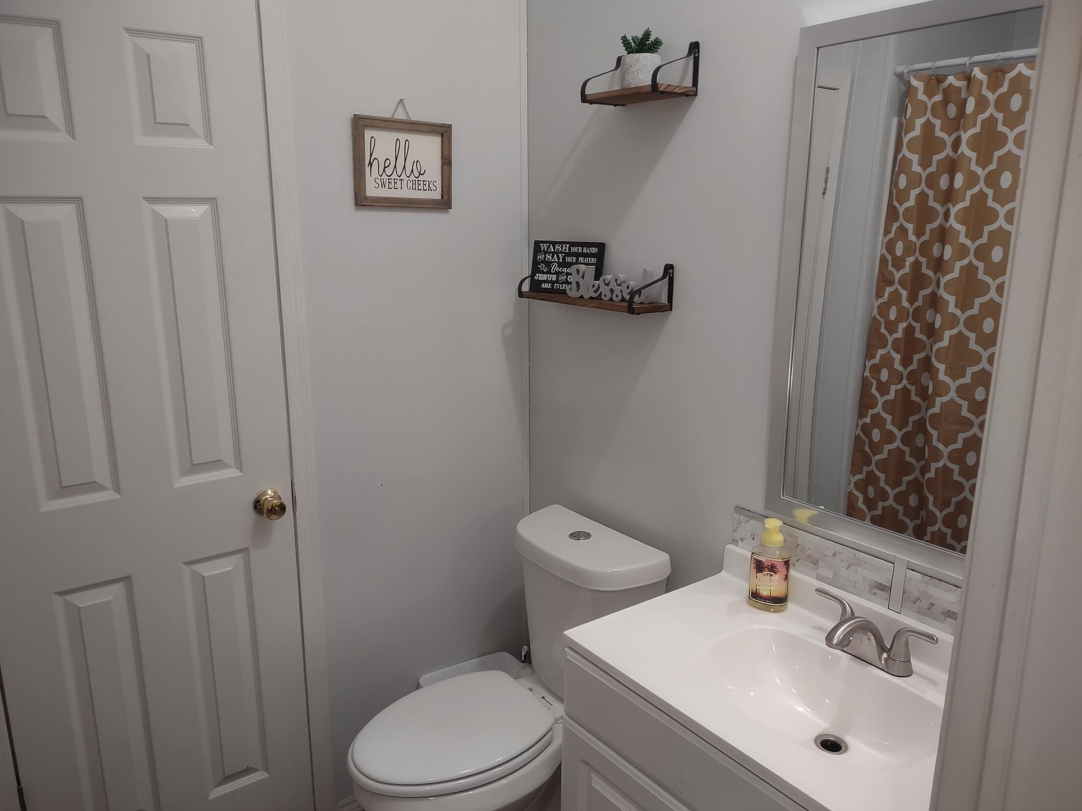 539 Craig Woods Road New Castle, VA 24127 - Photo 18 of 29 CW guest full bath
