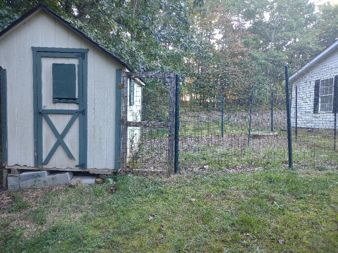 539 Craig Woods Road New Castle, VA 24127 - Photo 24 of 29 CWchickencoop
