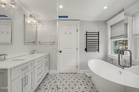 $4,100,000 | 5 Grant Avenue, Old Greenwich, CT 06870