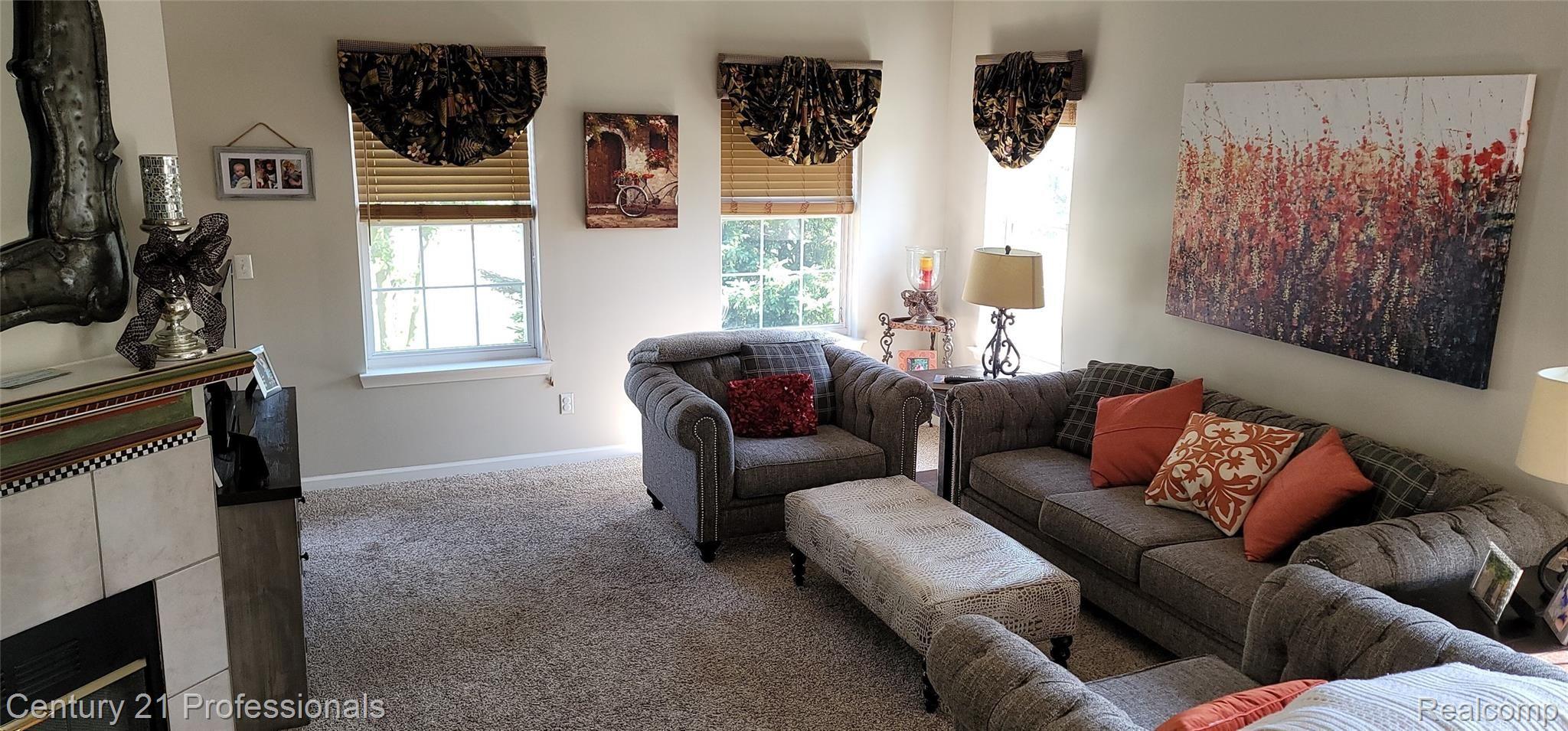 699 West Bluff Court Rochester, MI 48307 - Photo 13 of 42 Large Great Room