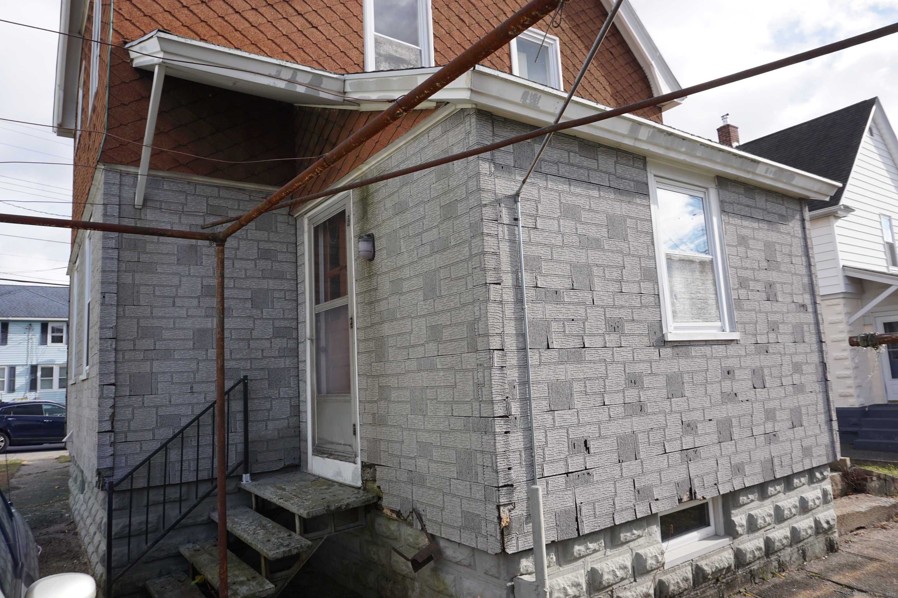 37 Franklin Street Ludlow, MA 01056 - Photo 2 of 22 a brick building with a street