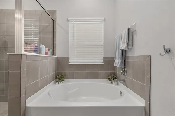 $352,500 | 17352 Northwest 172nd Avenue, Alachua, FL 32615