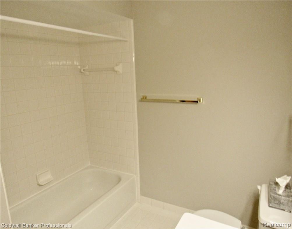 22330 River Ridge Trail Farmington, MI 48335 - Photo 14 of 35 Guest Bathroom