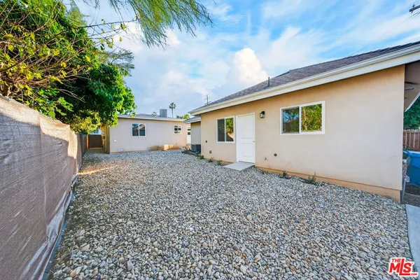 $3,100 | 17625 Burbank Boulevard, Encino, CA 91316