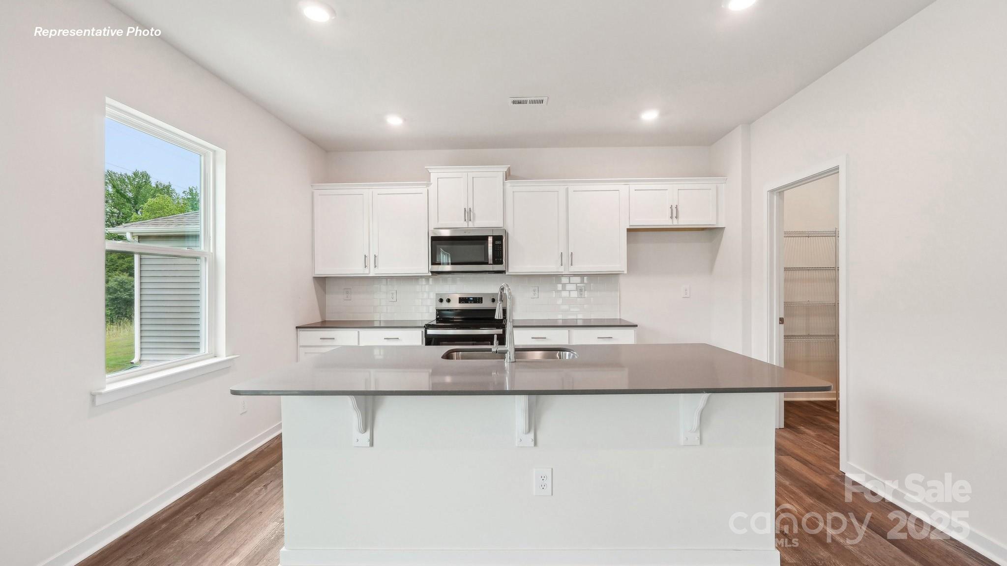 5244 Reedy Rdg Road Charlotte, NC 28215 - Photo 7 of 34 Gallery Image 7