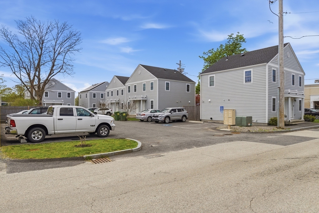 39 Pearl Street Barnstable, MA 02601 - Photo 11 of 34