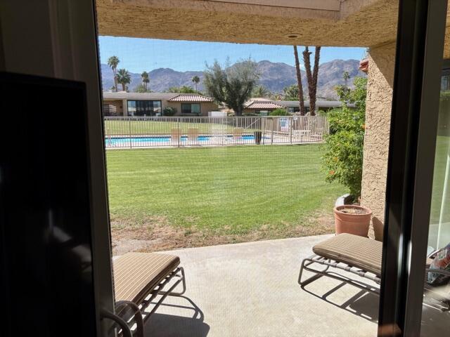 48245 Racquet Lane Palm Desert, CA 92260 - Photo 4 of 23 IMG_1139