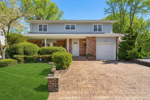 $1,350,000 | 8 Cathy Lane, Great Neck, NY 11024