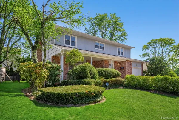 $1,350,000 | 8 Cathy Lane, Great Neck, NY 11024