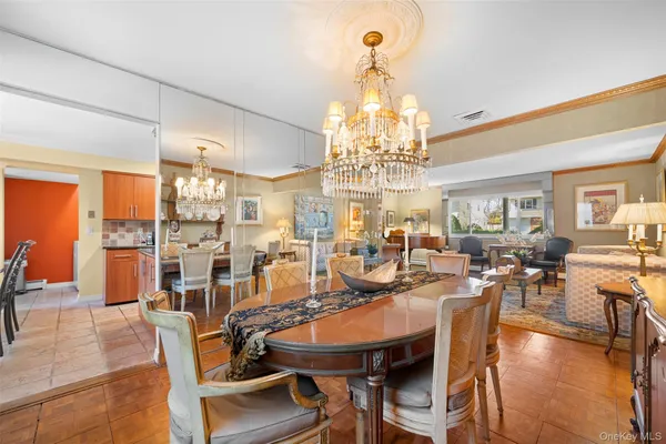 $1,350,000 | 8 Cathy Lane, Great Neck, NY 11024