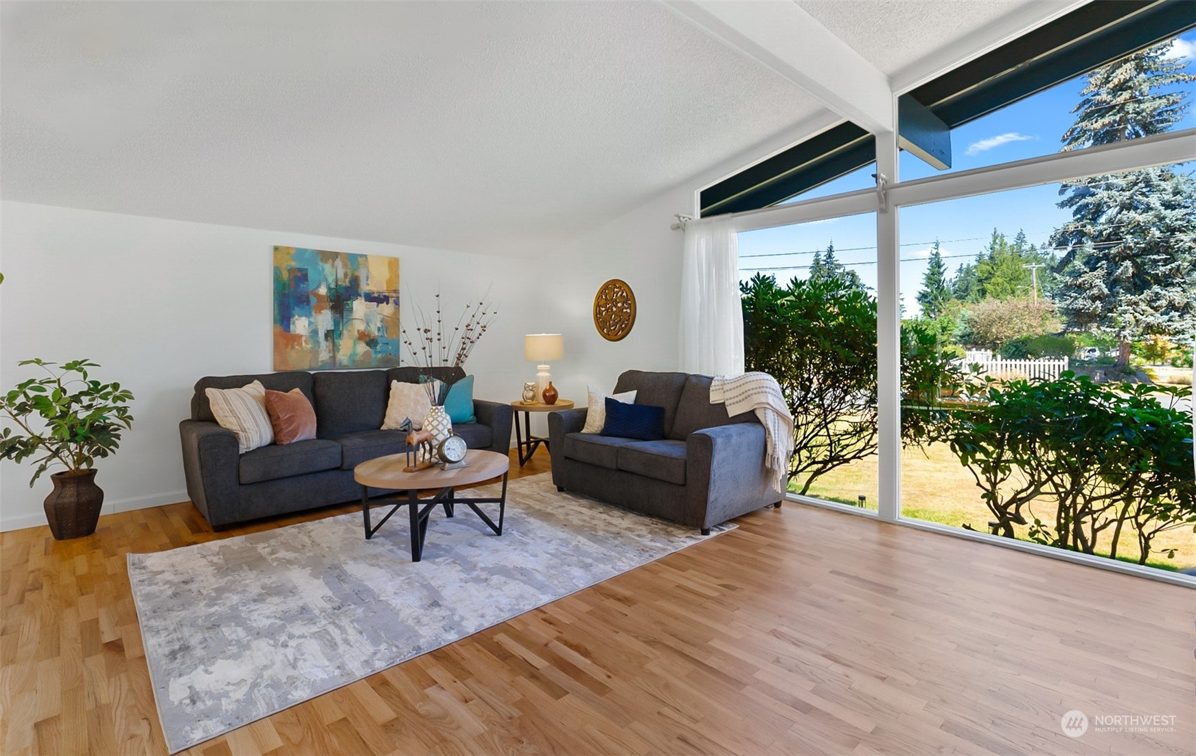 7618 191st Street Southwest Edmonds, WA 98026 - Photo 6 of 40 Gallery Image 6