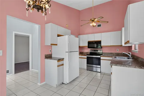 $599,000 | 91 Hidden Ponds Circle, Smithtown, NY 11787