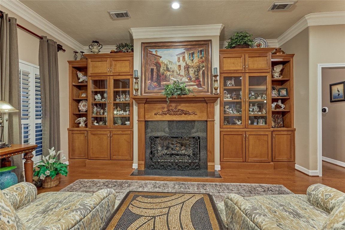 27 Bent Tree Lane Montgomery, TX 77356 - Photo 15 of 50 So much storage space to house your cherished mementos and collectables.