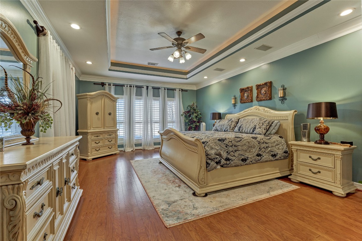 27 Bent Tree Lane Montgomery, TX 77356 - Photo 27 of 50 The private owner’s retreat features rich flooring and a recessed ceiling, adding a touch of drama and sophistication. There is also French door access to the covered patio.