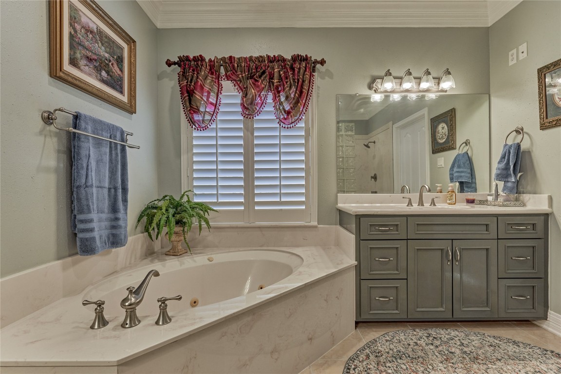 27 Bent Tree Lane Montgomery, TX 77356 - Photo 30 of 50 Relax in the jetted soaking tub/spa at the end of a long day.