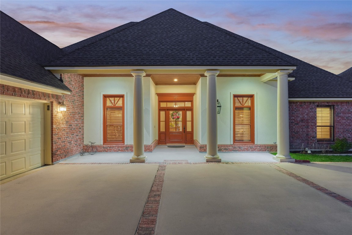 27 Bent Tree Lane Montgomery, TX 77356 - Photo 5 of 50 Welcome to 27 Bent Tree Lane, where a flexible layout provides a variety of living options, making it easy to customize each space to fit your needs!