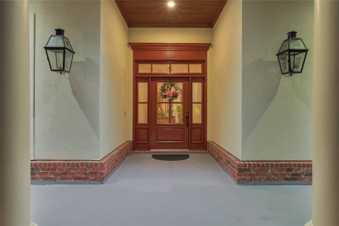 27 Bent Tree Lane Montgomery, TX 77356 - Photo 6 of 50 A welcoming covered front porch warmly greets you and your guests upon arrival.