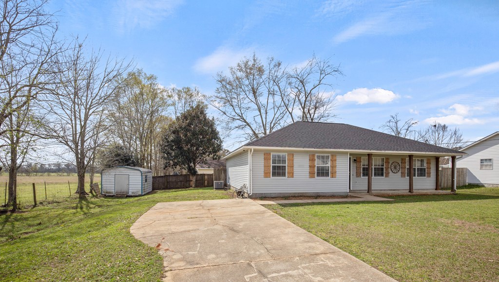 108 Periwinkle Court Dothan, AL 36301 - Photo 2 of 26