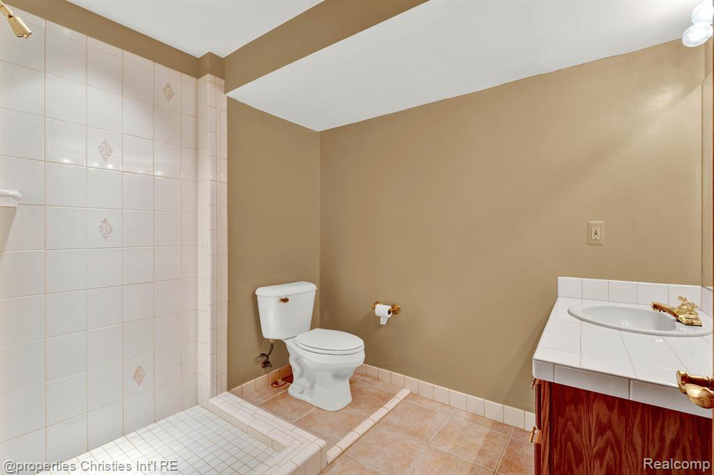 2160 Reagan Drive Rochester Hills, MI 48309 - Photo 49 of 60