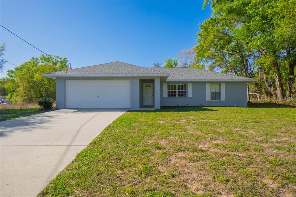 3926 East Bennett Street Inverness, FL 34453 - Photo 2 of 33 a front view of house with yard and green space