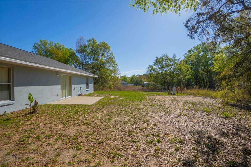 3926 East Bennett Street Inverness, FL 34453 - Photo 25 of 33 a backyard of a house with lots of green space