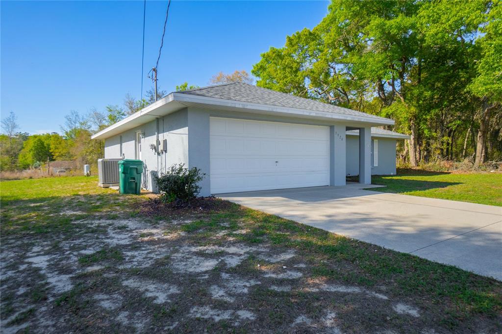 3926 East Bennett Street Inverness, FL 34453 - Photo 5 of 33 a view of backyard of house with green space