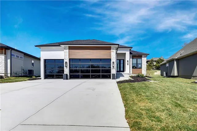 $844,900 | 25126 West 98th Place, Lenexa, KS 66227